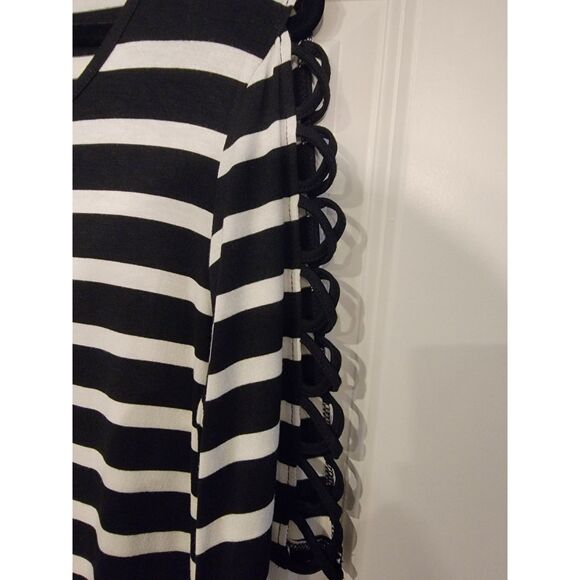 89th & Madison Black and White Striped Top with Cutout Sleeve Detail - Size L - Picture 6 of 6
